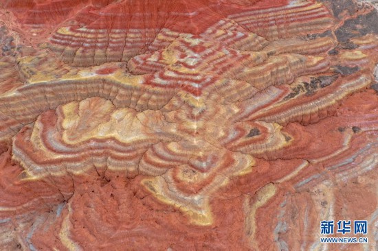 Жа?ие д?ние ж?з?л?к геологиялы? парк?ндег? адырлы жер бедер?н?? ?сем картина.（14 ш?лде к?н?, ?ш?ышсыз аппаратпен т?с?рлген фото）