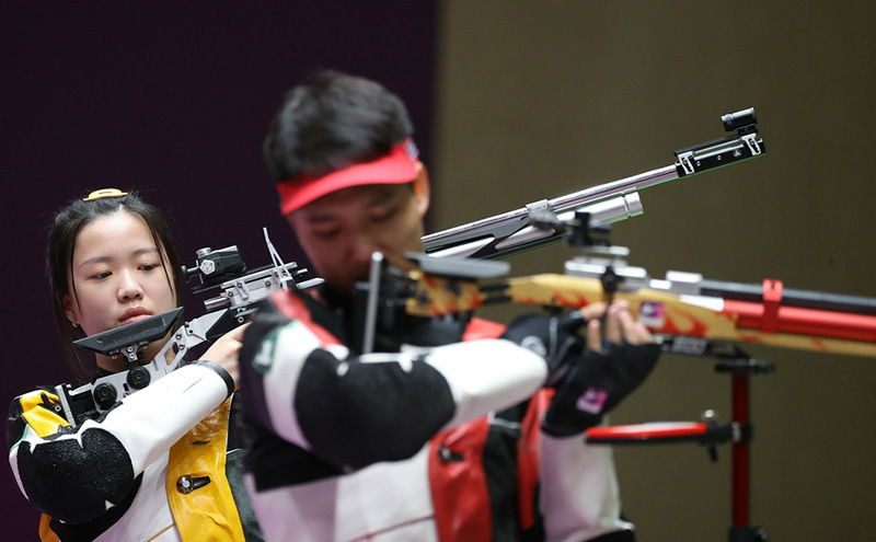 Та?ы да алтын! 10 метр ?ашы?ты?тан пневматикалы? мылты? ату сайысында ер-?йел аралас командасы чемпион болды