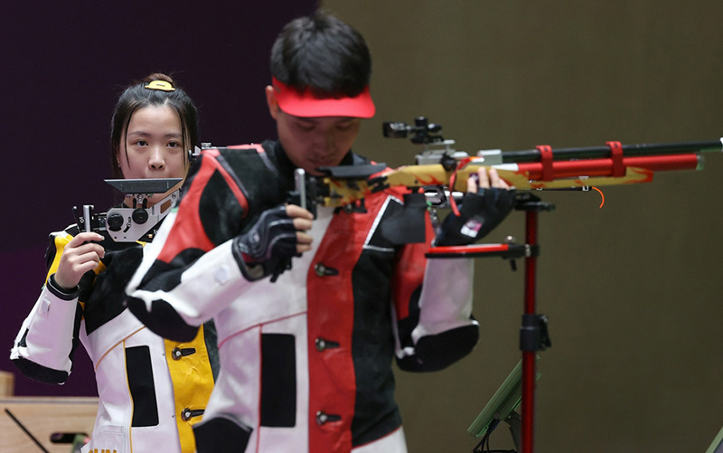 Та?ы да алтын! 10 метр ?ашы?ты?тан пневматикалы? мылты? ату сайысында ер-?йел аралас командасы чемпион болды