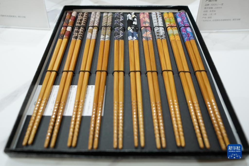 ?ызмет к?рсету ж?не сауда ж?рме?кес?ндег? т?рл? елдерд?? экспонаттарын тамашала?ыздар