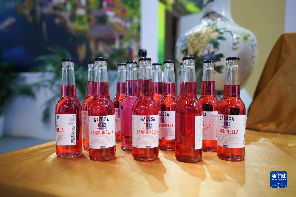 ?ызмет к?рсету ж?не сауда ж?рме?кес?ндег? т?рл? елдерд?? экспонаттарын тамашала?ыздар