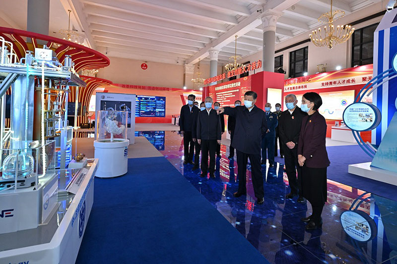 Си Цзиньпин ?Он ?ш?нш? бесжылды?? ?лтты? ?ылыми-техникалы? инновациялы? жет?ст?ктер к?рмес?н тамашалады