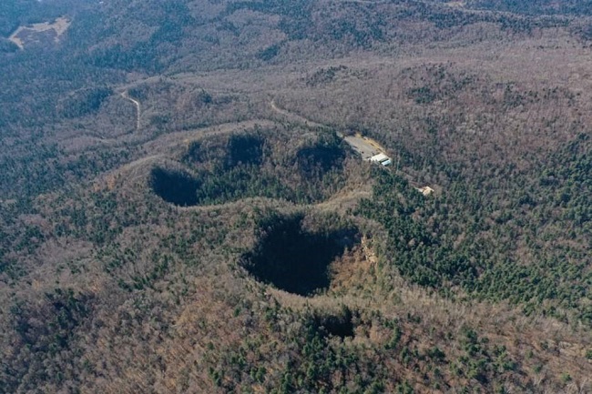 ?ыс ??ша?ында жым-жырт жат?ан Цзинбо(Айна) к?л?н?? мол ?н?м?