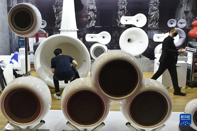 CIIE-дег? ?к?не к?здер? мен ?жа?а достар?