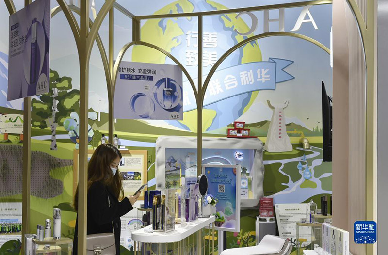 CIIE-дег? ?к?не к?здер? мен ?жа?а достар?