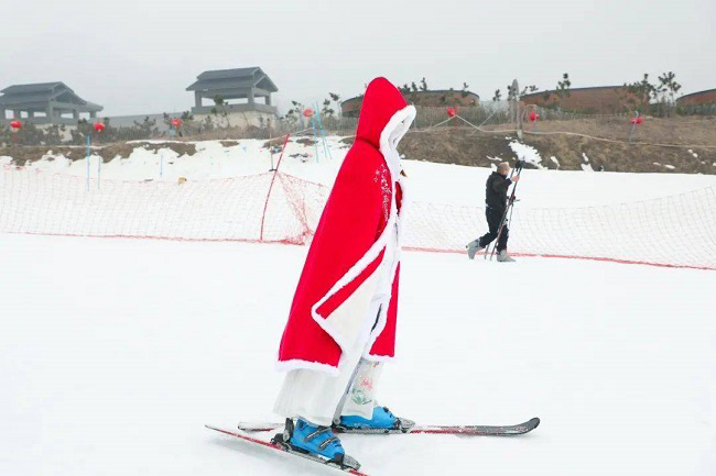 Ханфу ки?м?нде ша??ы тепкен бойжеткен