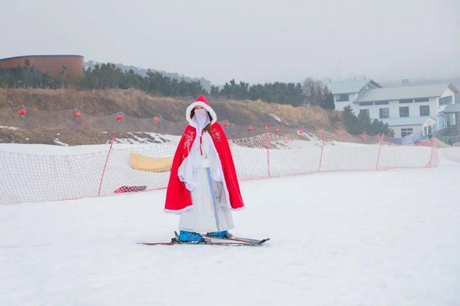 Ханфу ки?м?нде ша??ы тепкен бойжеткен