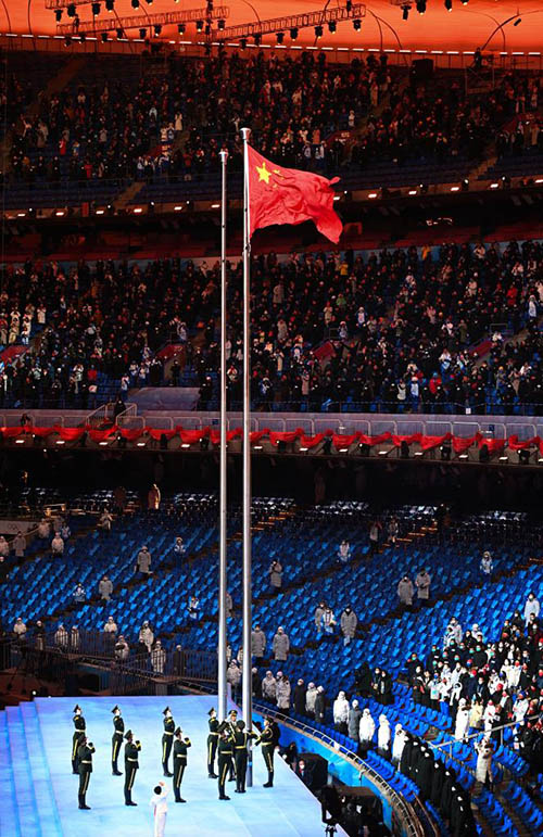 Бейж?? ?ыс?ы Олимпиада ойындарыны? ашылу салтанатында?ы ?ытай Халы? Республикасыны? мемлекетт?к туын ала??а ?келу р?с?м?