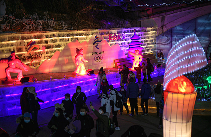 Бейж?? хал?ы жа?а жыл шамдарын тамашалады