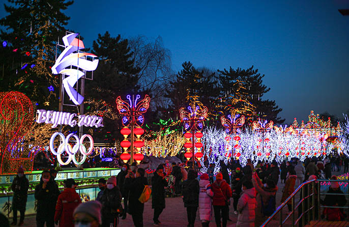 Бейж?? хал?ы жа?а жыл шамдарын тамашалады
