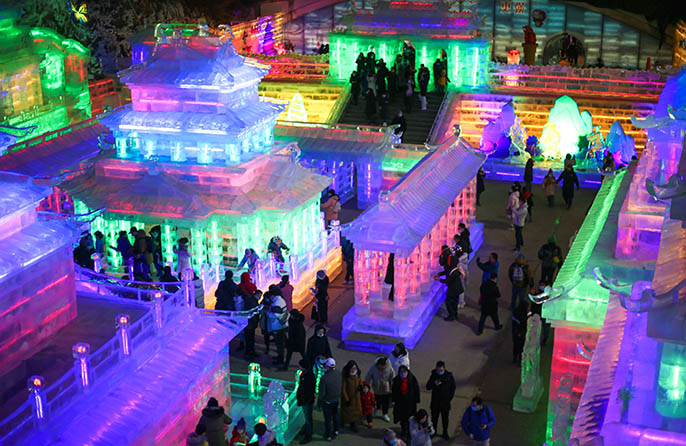 Бейж?? хал?ы жа?а жыл шамдарын тамашалады