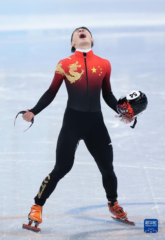 Шорт-тректен ерлер арасында?ы 1000 метрл?к финалда ?ытай спортшысы Рен Цзывэй бас ж?лде алды