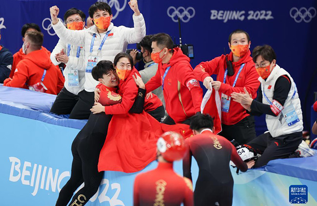 Шорт-тректен ерлер арасында?ы 1000 метрл?к финалда ?ытай спортшысы Рен Цзывэй бас ж?лде алды