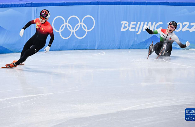 Шорт-тректен ерлер арасында?ы 1000 метрл?к финалда ?ытай спортшысы Рен Цзывэй бас ж?лде алды