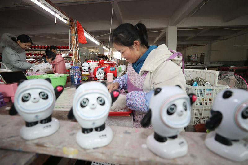 ?лемн?? керамика астанасы Дэхуада ?нд?р?лген ?Бин Дуньдунь? мен ?Сюэ Жунжун?