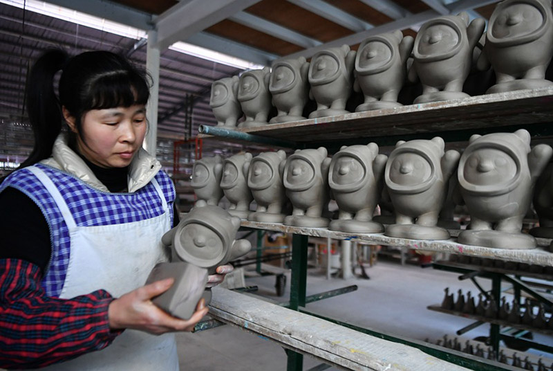 ?лемн?? керамика астанасы Дэхуада ?нд?р?лген ?Бин Дуньдунь? мен ?Сюэ Жунжун?