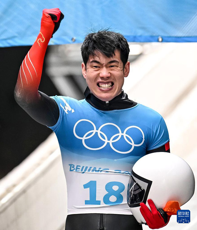 Ерлер арасында?ы скелетон жарысында: ?ытайлы? Янь Вэньган ?оланы же??п алды