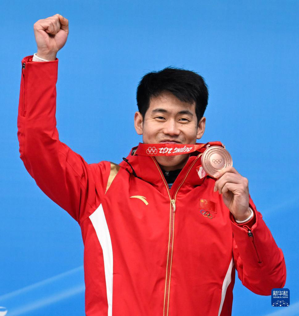 Ерлер арасында?ы скелетон жарысында: ?ытайлы? Янь Вэньган ?оланы же??п алды