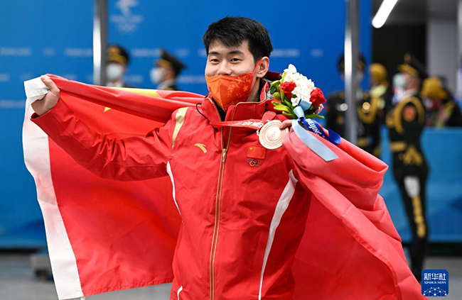 Ерлер арасында?ы скелетон жарысында: ?ытайлы? Янь Вэньган ?оланы же??п алды