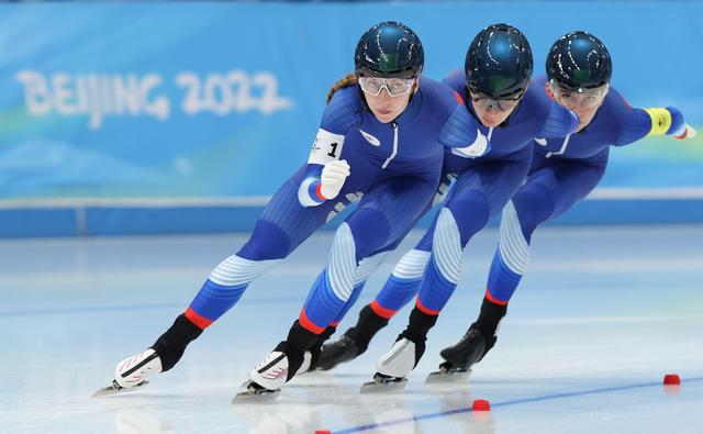 ?ытай ?йелдер арасында?ы конькимен сыр?анаудан командалы? ?уалау жарысында ?зд?к т?ртт?кт? ж?бер?п алды