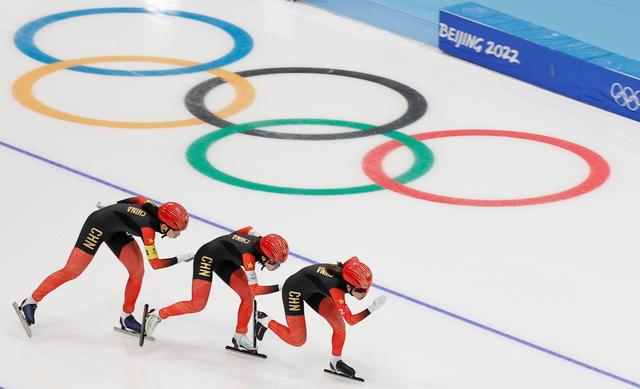 ?ытай ?йелдер арасында?ы конькимен сыр?анаудан командалы? ?уалау жарысында ?зд?к т?ртт?кт? ж?бер?п алды