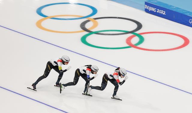 ?ытай ?йелдер арасында?ы конькимен сыр?анаудан командалы? ?уалау жарысында ?зд?к т?ртт?кт? ж?бер?п алды