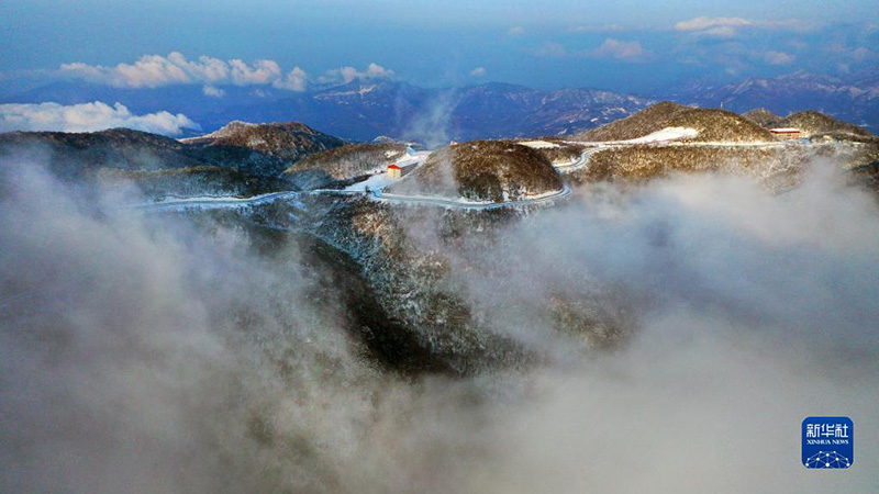 Шэньси ?лкес? Ханьчжун ?аласы: ?ар бас?ан Лонтоу тауыны? ?ойнауында?ы ертег?лер ел?