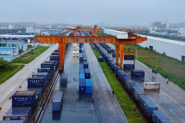 Гуансидан ?аза?станны? Алматы ?аласына ?ант экспорттайтын ал?аш?ы ?ытай-Еуропа пойызы жол?а шы?ты