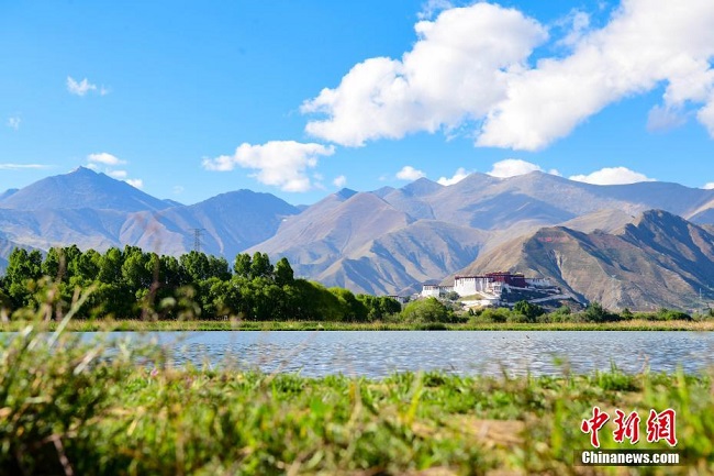 Тибеттег? Лалу сазды жер?н?? к?ркем к?р?н?с?