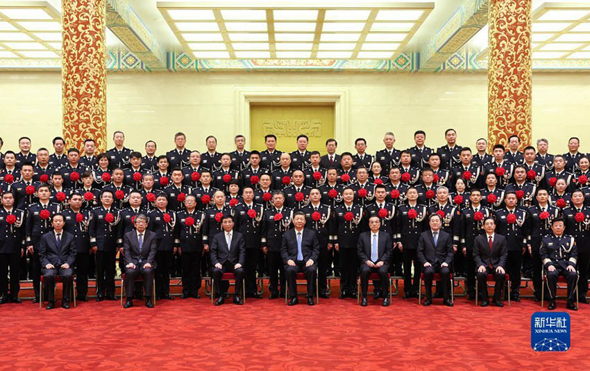 Си Цзиньпин ?лтты? ?о?амды? ?ау?пс?зд?к ж?йес?н?? ?а?армандарын, ?лг?лер?н ж?не е?бек с???рген ?жымдарын мада?тау жиналысыны? ?к?лдер?мен кездест?