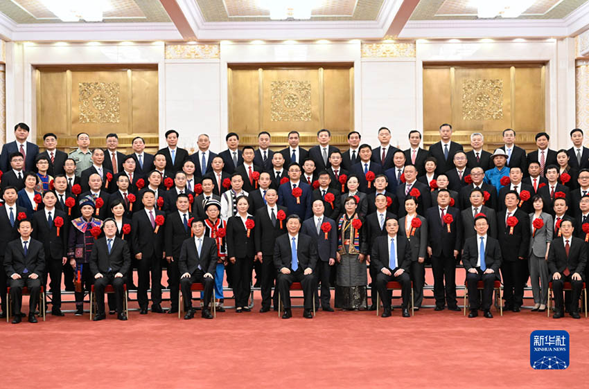 Си Цзиньпин то?ызыншы ?лтты? петиция ж?мысы ж?н?ндег? жиналысты? ?к?лдер?мен кездест?