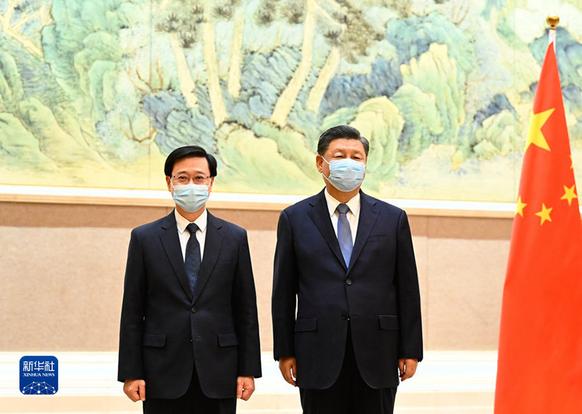 Си Цзиньпин Сянган арнайы ?к?мш?л?к регионыны? алтыншы басшысы Ли Цзячаомен кездест?