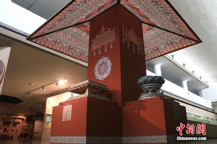 3D модел? Дуньхуан суреттер?н?? мы?жылды? с?улет с?лулы?ын к?рсетед?