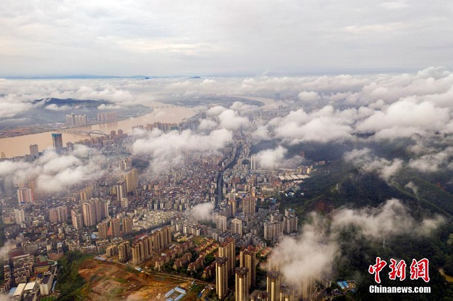 Учжоуда т?ман т?нып, ертег?дей к?р?н?с ?алыптасты