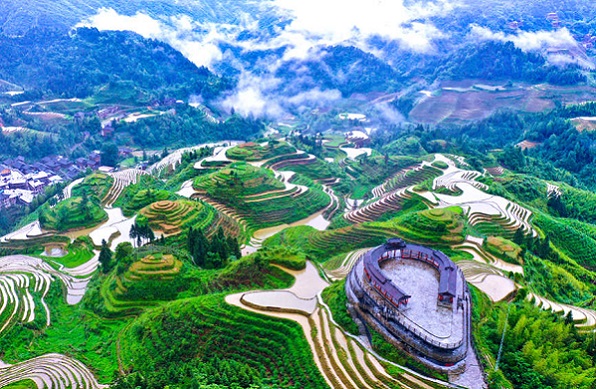 Лонджи сатылы атыздары туристерд? ?з?не баурады