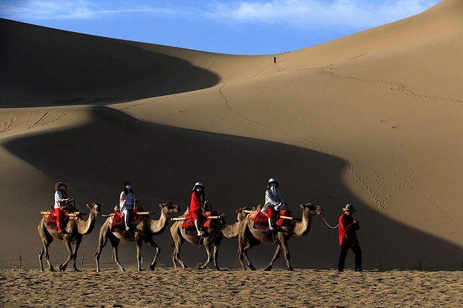 Ганьсу ?лкес? Дуньхуан ?аласында туризм жандана т?ст?