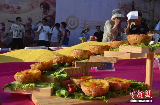 45 метрл?к ?Солт?ст?к? дастарханы Ланчжоу байыр?ы к?шес?нде жайылды