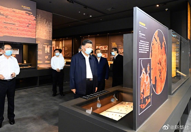 Си Цзиньпин ?ыр?ыз хал?ыны? батырлы? эпосы ?Манасты? ты?дады