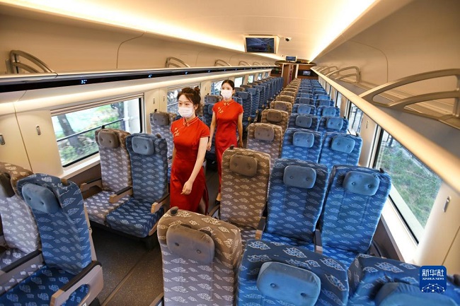 ?ытайдан экспорттал?ан ал?аш?ы 350 км/са? EMU конвейерден шы?ты