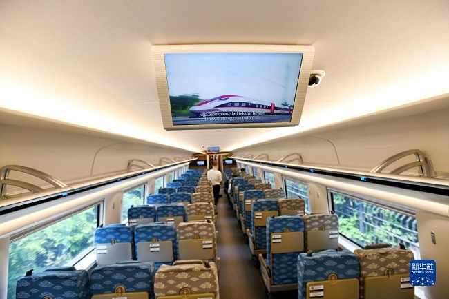 ?ытайдан экспорттал?ан ал?аш?ы 350 км/са? EMU конвейерден шы?ты