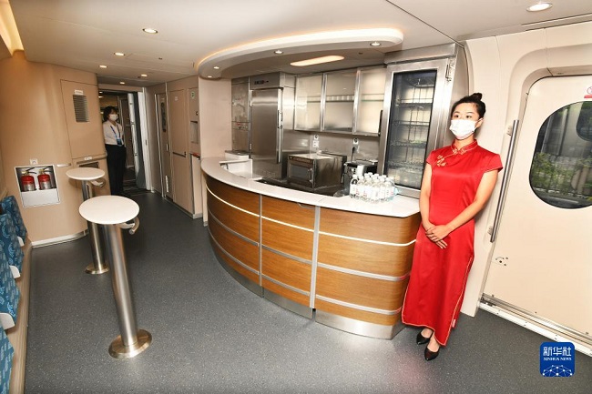 ?ытайдан экспорттал?ан ал?аш?ы 350 км/са? EMU конвейерден шы?ты