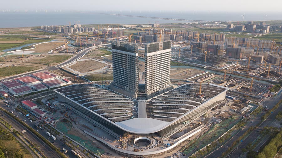 Шанхай ерк?н сауда айма?ы Линьган жа?а аума?ыны? ??рыл?анына ?ш жыл толуына орай нег?зг? ??рылыс жобаларыны? басталу салтанаты ?тт?