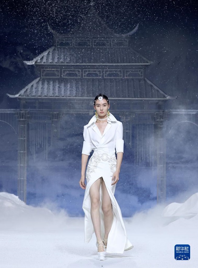 ?ытай халы?аралы? с?н апталы?ыны? (2023 к?ктем/жаз топтамасы) ашылу шоуы Бейж??де ?тт?