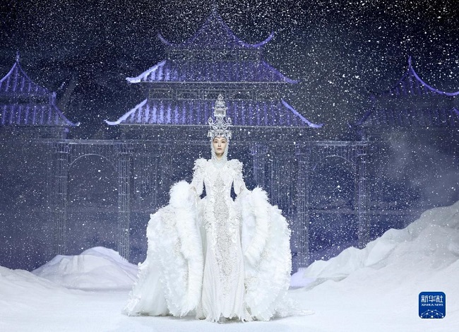 ?ытай халы?аралы? с?н апталы?ыны? (2023 к?ктем/жаз топтамасы) ашылу шоуы Бейж??де ?тт?