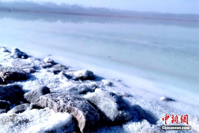 К?здег? Цинхай-Тибет ?ст?рт?нде айнадай жар?ыра?ан т?зды к?л