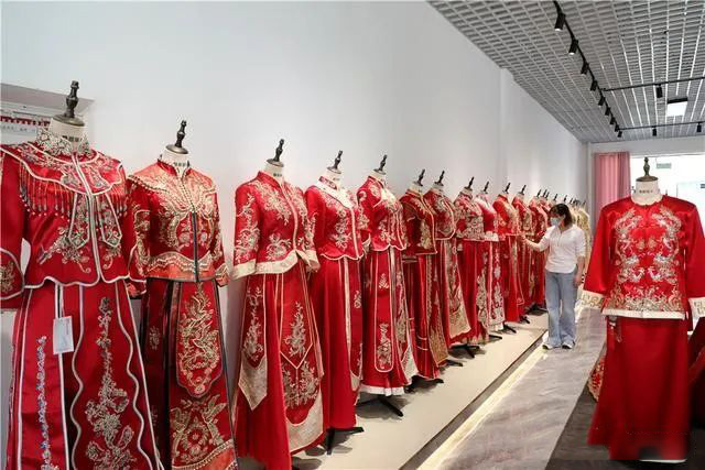 Ша?ын ауылдан шы??ан ?йлену к?йлектер? ?лемдег? ?алы?ды?тарды? ?олына жетед?