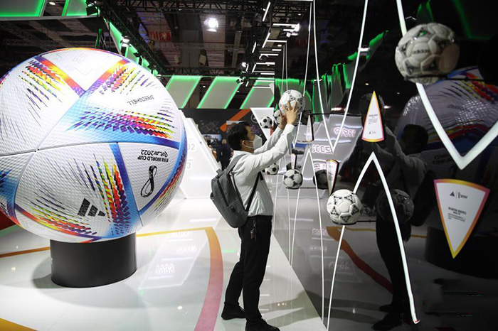 ?ытайды? 5-?нш? халы?аралы? импорт к?рмес?нде ?лем чемпионатында пайдаланыл?ан доптар ж?ртты? назарын аударды