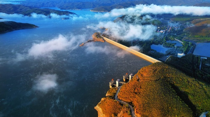 ?ыс басында?ы Хэйлунцзян тауларыны? к?ркем к?р?н?с?