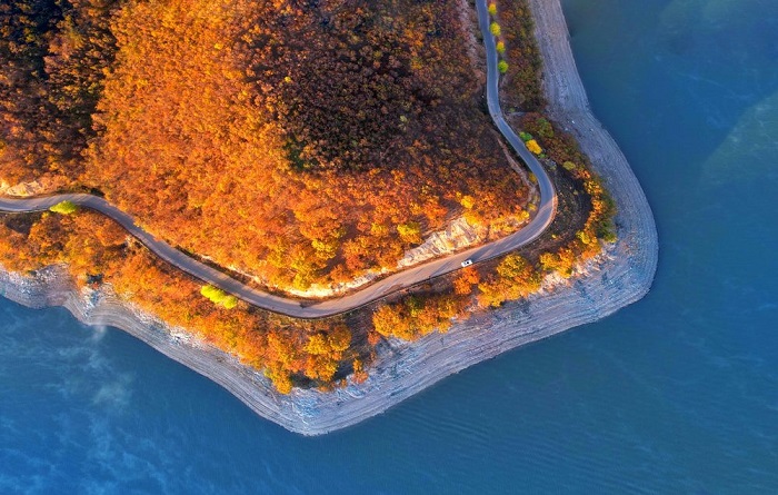 ?ыс басында?ы Хэйлунцзян тауларыны? к?ркем к?р?н?с?