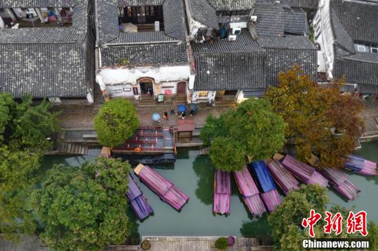 Сучжоуды? Тунли ежелг? ауылыны? тамаша т?рл?г?мен танысы?ыз